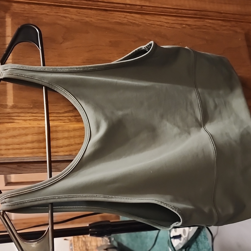 🍋Lululemon Everlux Power Pivot tank